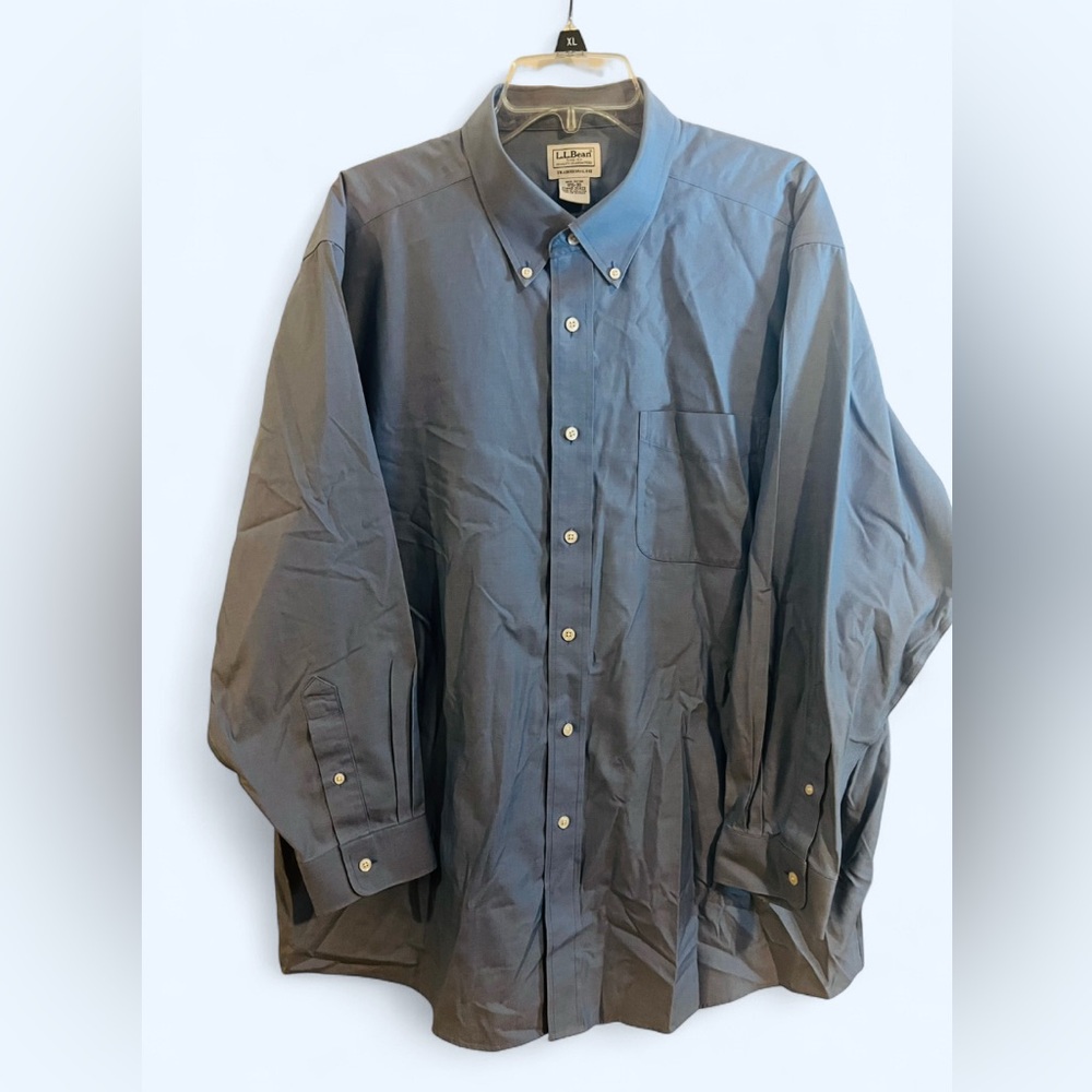 L.L. Bean Traditional Fit Men’s Blue button down 17 1/2-33